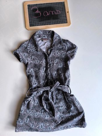 Robe taille 3 ans en très bon état
