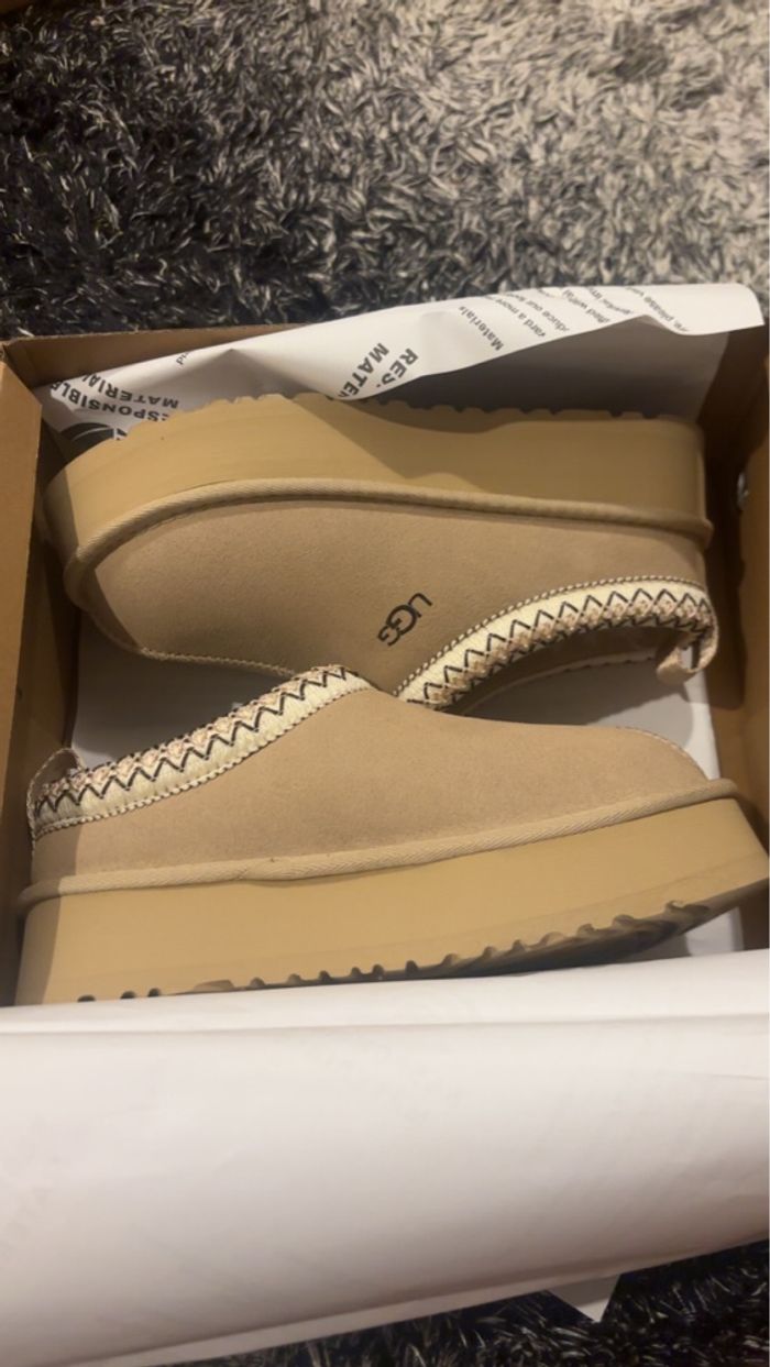 UGG tasman