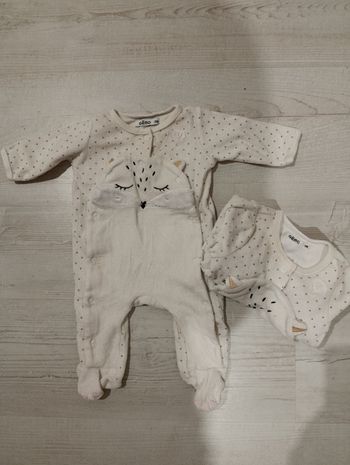 Lot pyjamas jumeaux identiques 