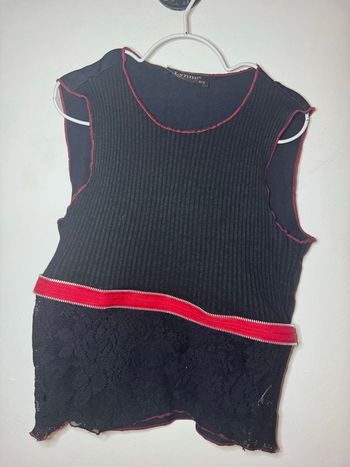 Top rouge et noir /