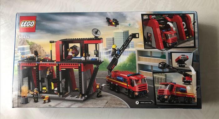 Lego City 60414 - La Caserne et Le Camion des Pompiers - photo numéro 4