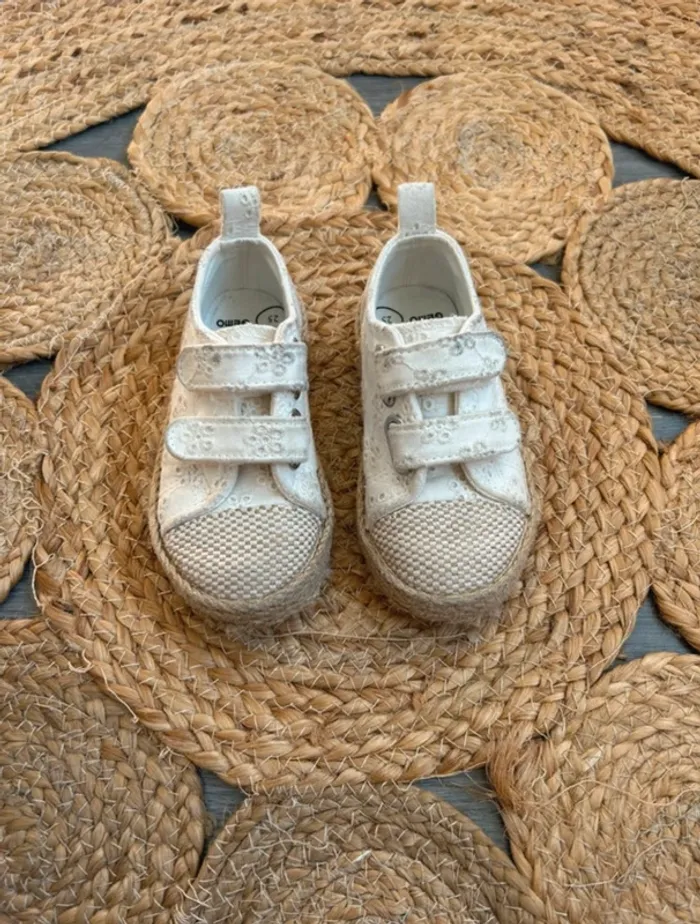 Baskets blanches Gémo pointure 25