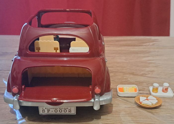 Sylvanians Families la voiture rouge Family Saloon Car - photo numéro 3