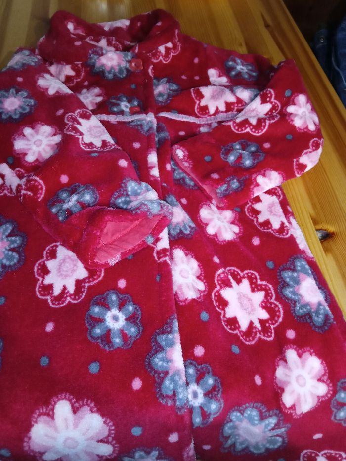 Robe de chambre polaire à 8 ans comme neuve - photo numéro 2