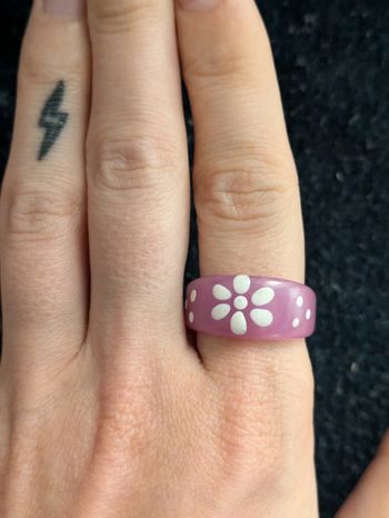 Bague en plastique style vintage