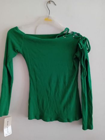 Pull léger épaule dénudé