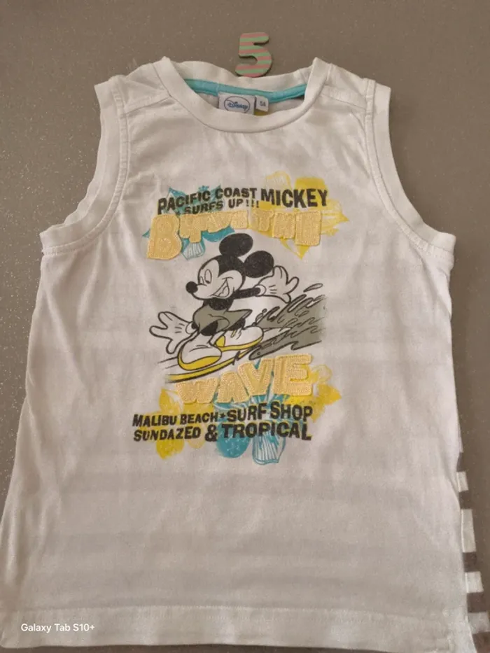 Lot 2 shorts et 1 t shirt Mickey - photo numéro 2