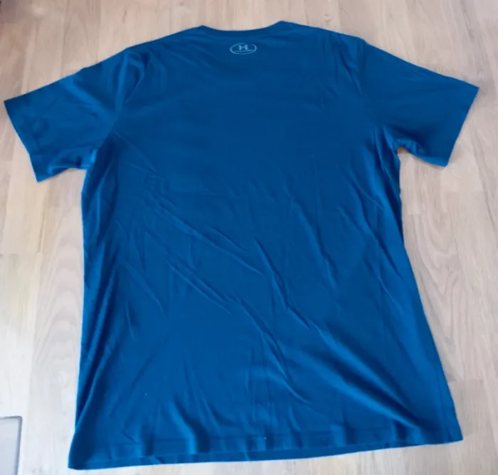 T-Shirt Under Armour - Bleu Foncé - Très bon état - photo numéro 2