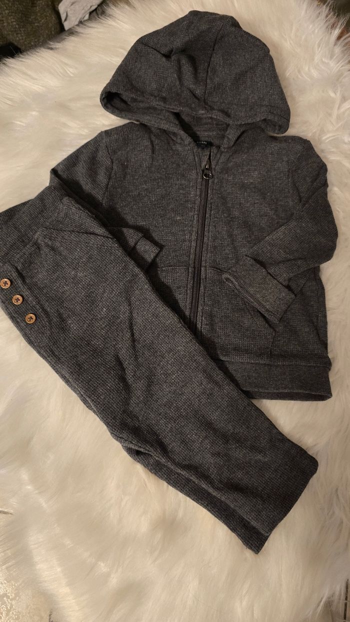Neufs(non portés) 💙😍🥰 sweat et pantalon 18mois garçon 🥰😍