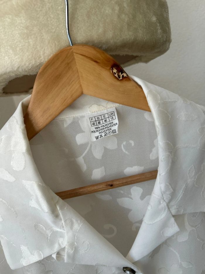 Jolie chemise blanche - photo numéro 2