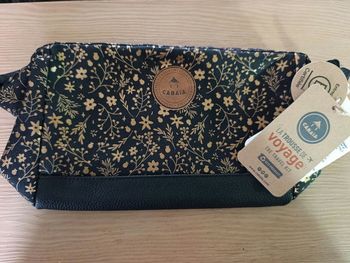 Trousse de toilette edition limitée Noël 2023