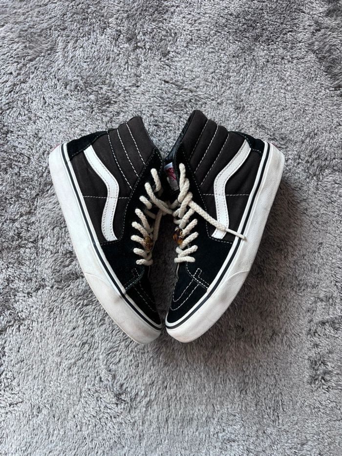 Vans Sk8 Hi Noires à Cœurs – Pointure 36 Skate Montantes