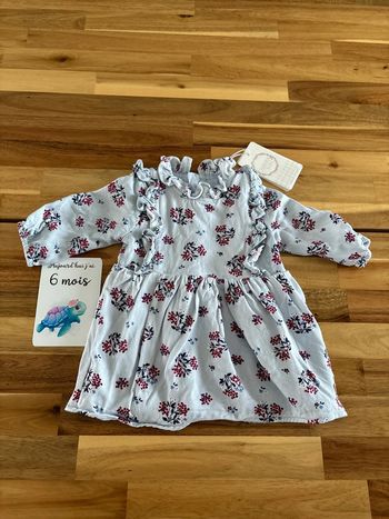 Robe bleue fleurie