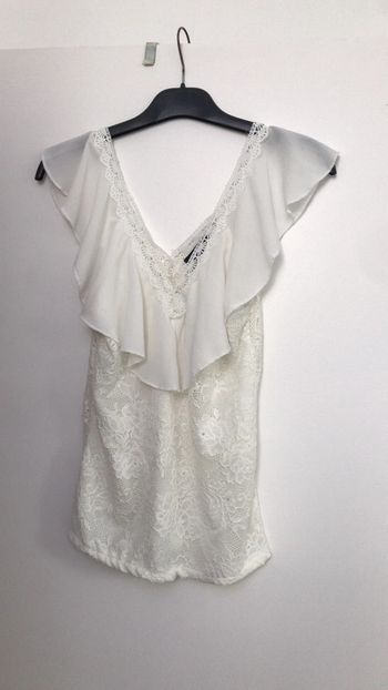 Superbe top dentelle doublé blanc cassé
