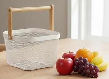 Panier en métal et bois blanc neuf