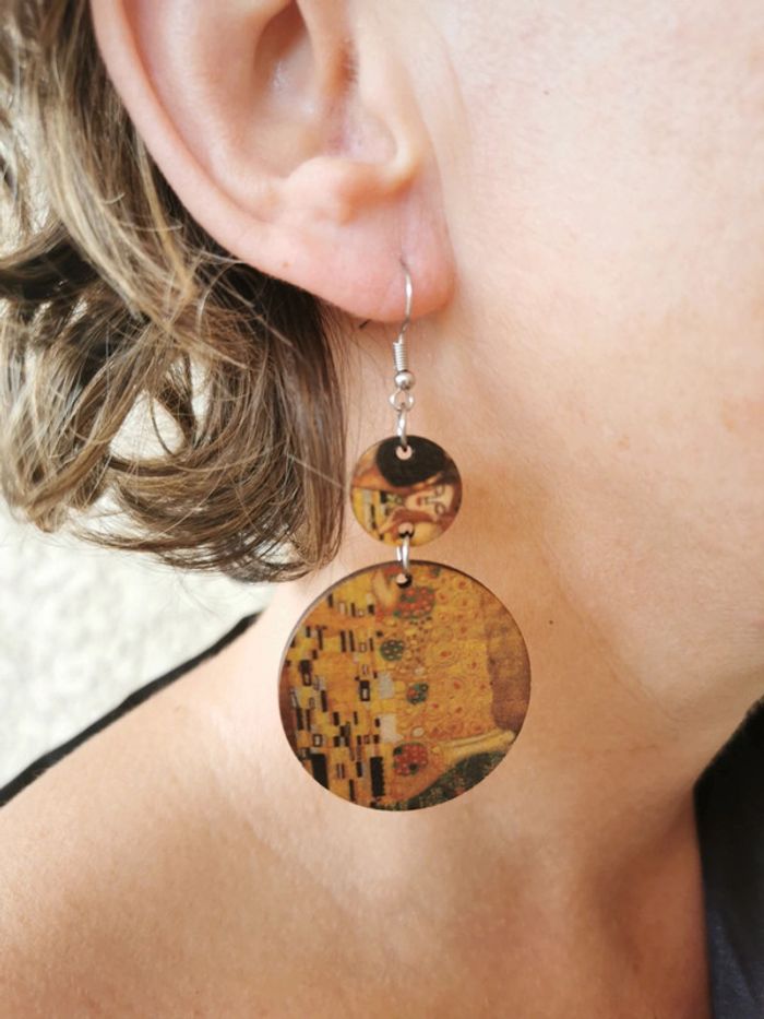 F54 boucles d'oreilles bois peint artiste Klimpt