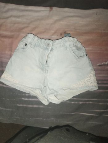 Short jeans taille 9ans