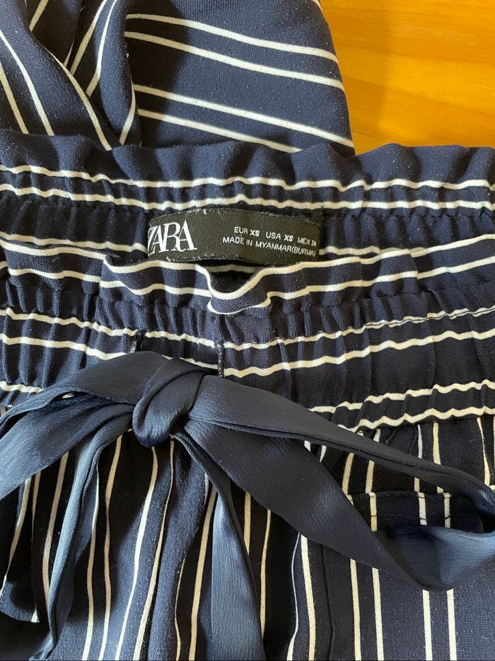 Pantalon fluide rayé bleu et blanc Zara taille haute 34/XS avec noeud ruban en très bon état - photo numéro 3