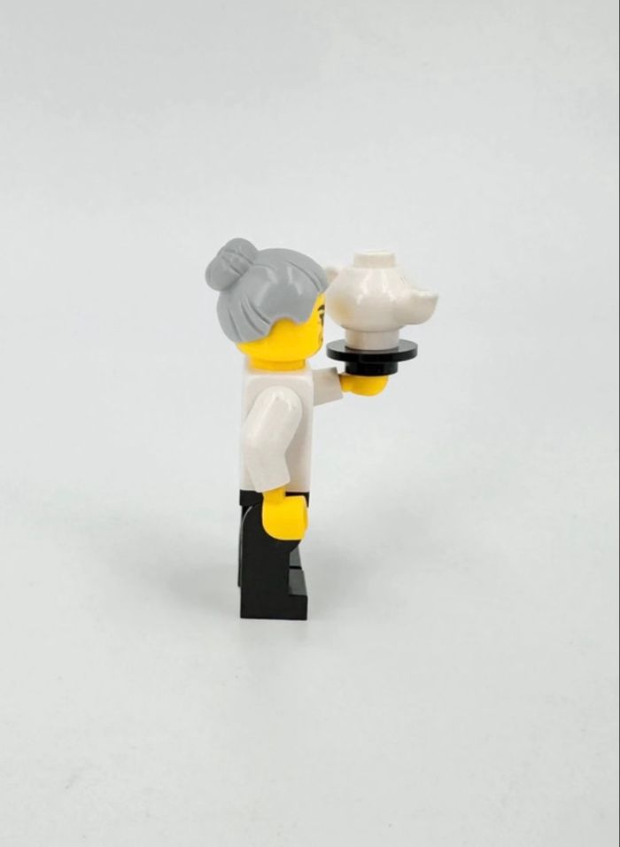 Lego Figurines Nouvel An Chinois : Serveuse (aux cheveux gris) en Restaurant - NEUF - photo numéro 4