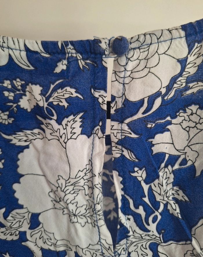 Robe à Fleurs Bleues et Blanches – Ligne à Suivre (Taille 46) – Très Bon État - photo numéro 4