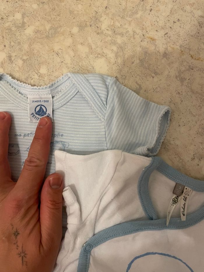 Lot 2 bodies garçon 1M - photo numéro 2