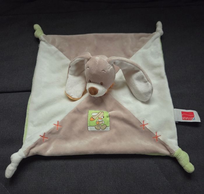 Doudou Lapin carré plat taupe ,blanc et vert - Influx