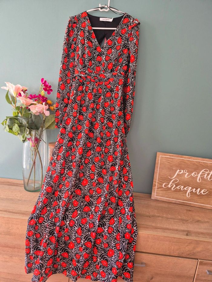 Robe longue noire et rouge, neuve, nafnaf taille 36