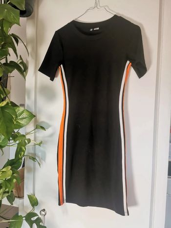 Robe noire Divided