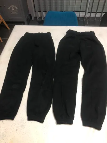 Lot de 2 joggings noir 8 ans