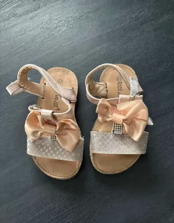 Sandale taille 22