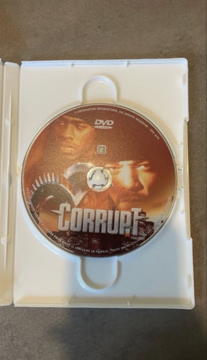 Corrupt - photo numéro 2