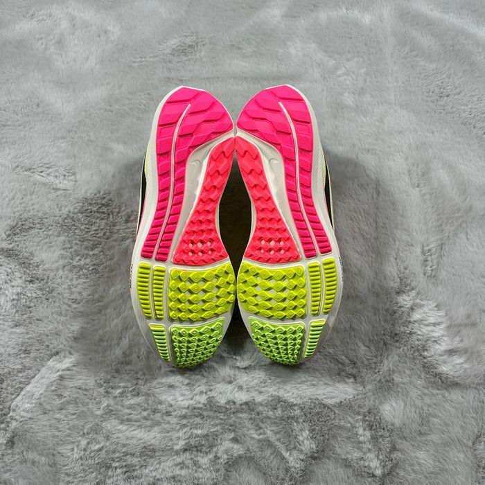 Nike Air Zoom Pegasus 40 PRM « Green Black Volt » pointure 38.5 - photo numéro 13