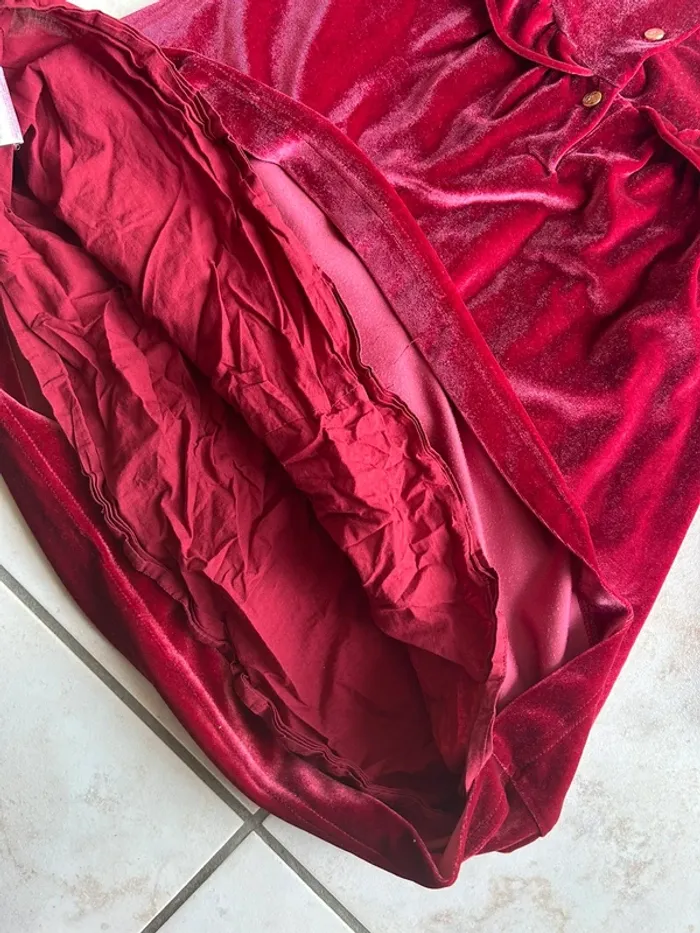 Robe en velours et dentelle - photo numéro 6