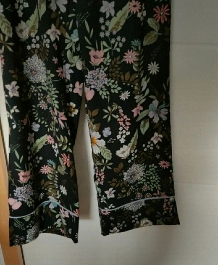 Pantalon fluide Kiabi  fleuries taille 36. - photo numéro 4