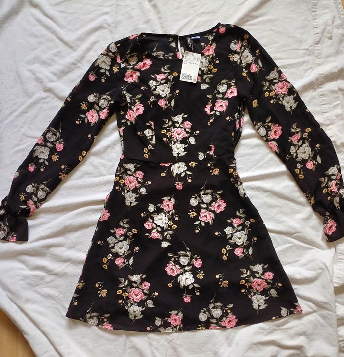 Robe H&M taille 34 neuve - photo numéro 2