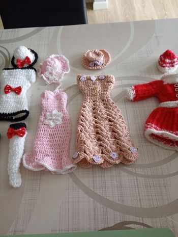 Lot de vêtements Barbie