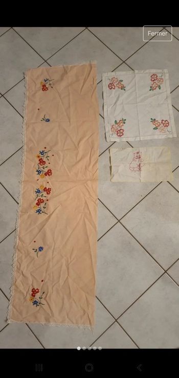 Lot de napperons brodés  vintage