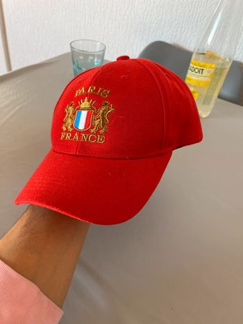 Casquette rouge logo brodé Paris x France vintage