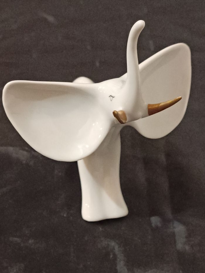 Éléphant porcelaine Hollohaza
