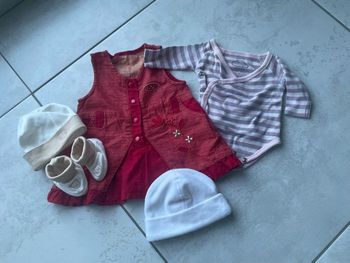 LOT Robe/body/bonnets - 1 mois/naissance