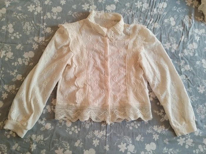 Très jolie chemise détails dentelle Shein taille M