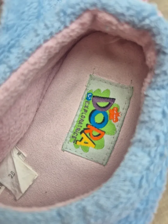 Chaussons Dora 28 en bon état - photo numéro 3