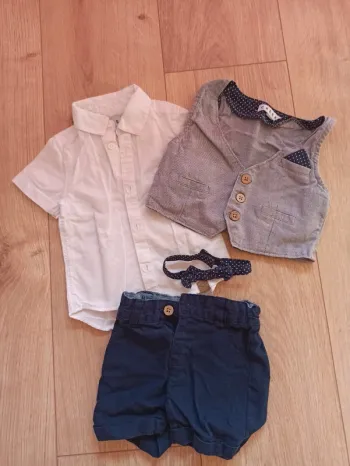 Costume bébé avec noeud papillon
