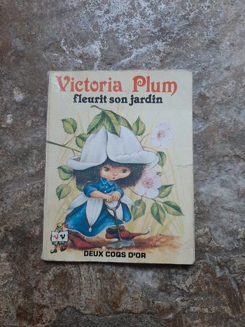 Victoria Plum fleurit son jardin