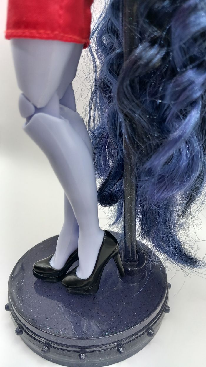 Poupée shadow high rainbow Reina Glitch avec plusieurs tenues et accessoires - photo numéro 8