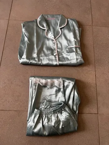 Pyjama pour femme, très bon état, taille M