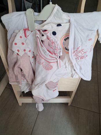 Vêtements bébé lot de 8 articles