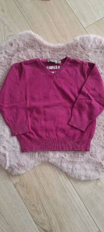 Pull col V tape à l œil fushia 4 ans