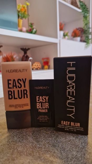 Hudabeauty fond de teint easy blur très leches 320G 30ml neuf