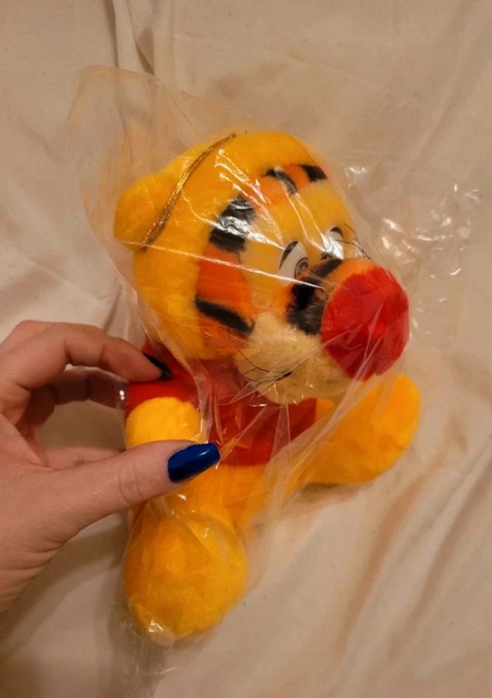 Peluche tigrou déguisé en winnie - photo numéro 2